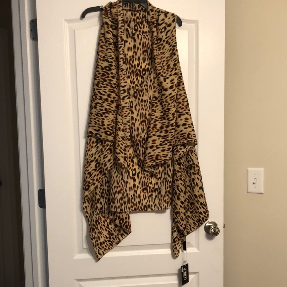 Justin & Taylor Leopard print flyaway vest